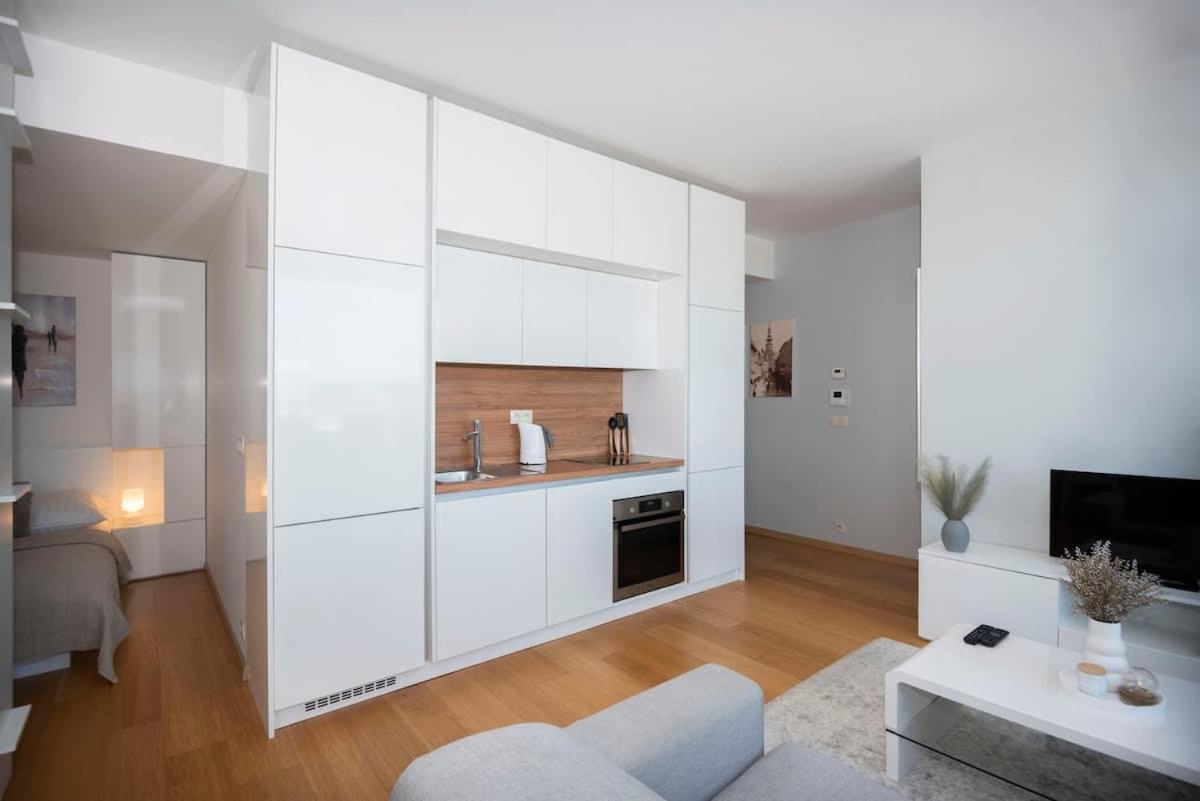 브라티슬라바 Luxury 1Bdrm On The 28Th Floor 아파트 외부 사진