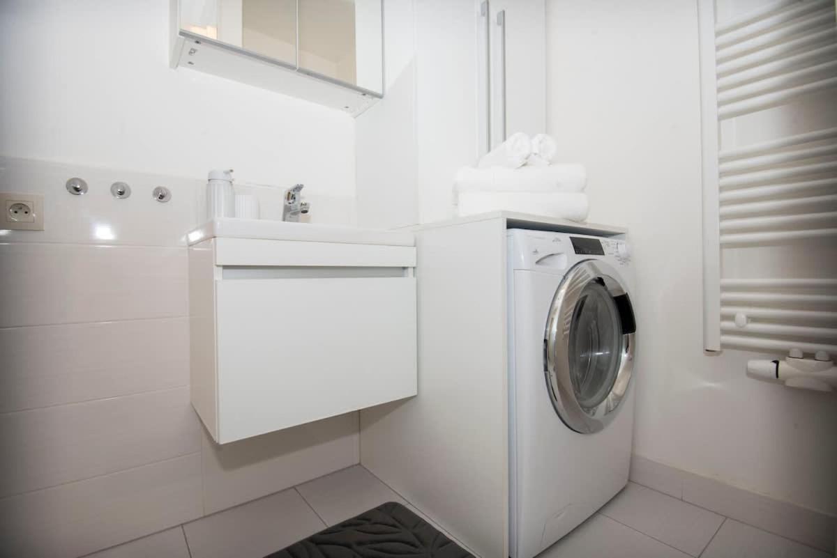 브라티슬라바 Luxury 1Bdrm On The 28Th Floor 아파트 외부 사진