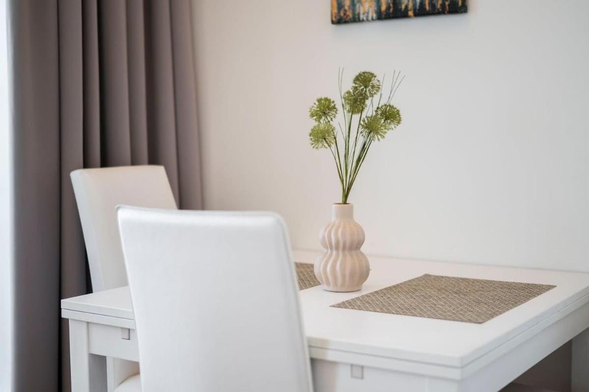 브라티슬라바 Luxury 1Bdrm On The 28Th Floor 아파트 외부 사진