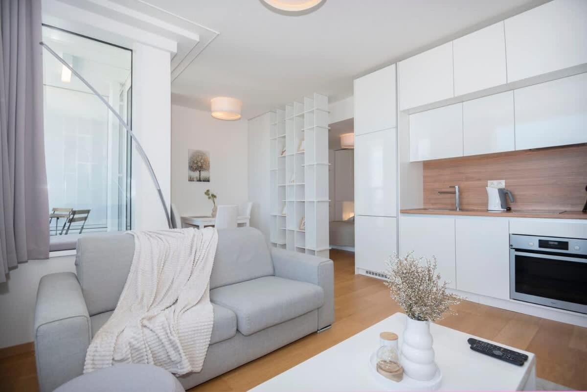 브라티슬라바 Luxury 1Bdrm On The 28Th Floor 아파트 외부 사진